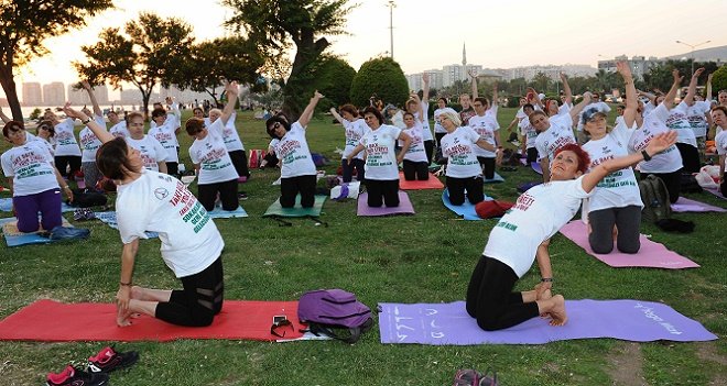 Önce yoga, sonra iftar!