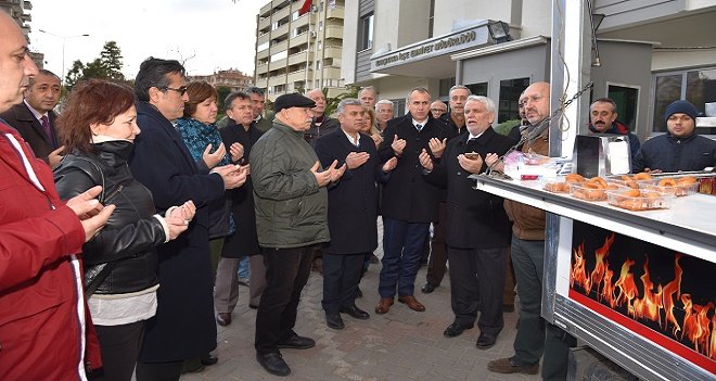 Osman Avcı şehitler için lokma döktürdü
