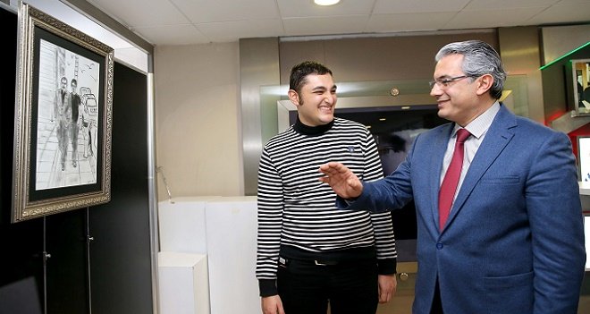 Otizmli ressam başkan Akpınar’ı duygulandırdı!..