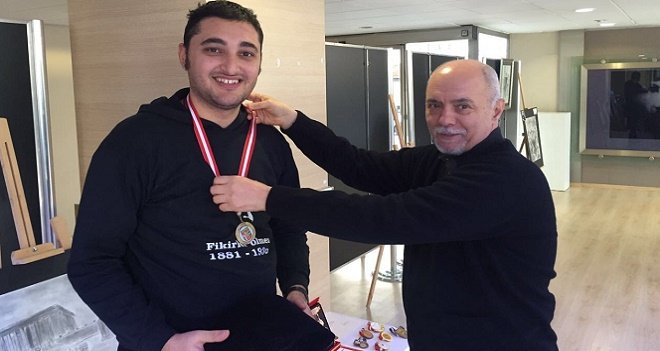 Otizmli ressam Erkan Kızıldağ'a madalya...