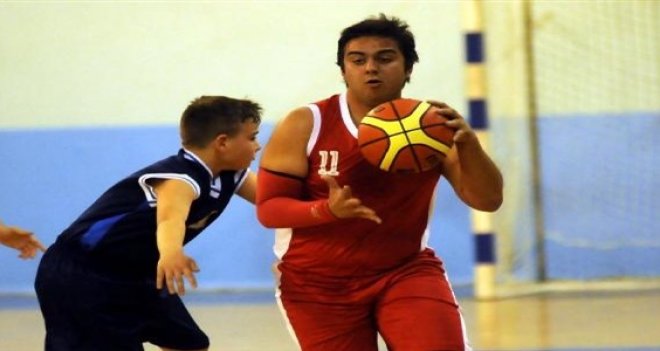 Özel sporcular kıyasıya mücadele etti