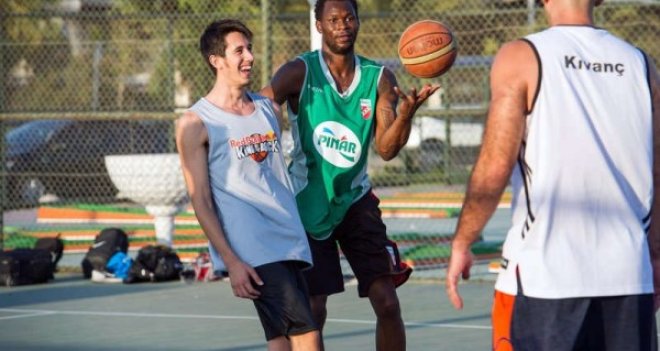 Petway ve Soner'den gençlere sürpriz