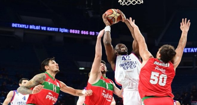 Pınar Karşıyaka Anadolu Efes'e kolay teslim oldu