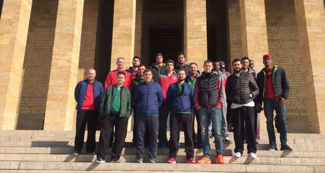 Pınar Karşıyaka Anıtkabir'i ziyaret etti