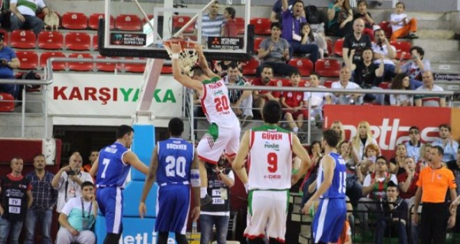 Pınar Karşıyaka ''Demir''i eritti