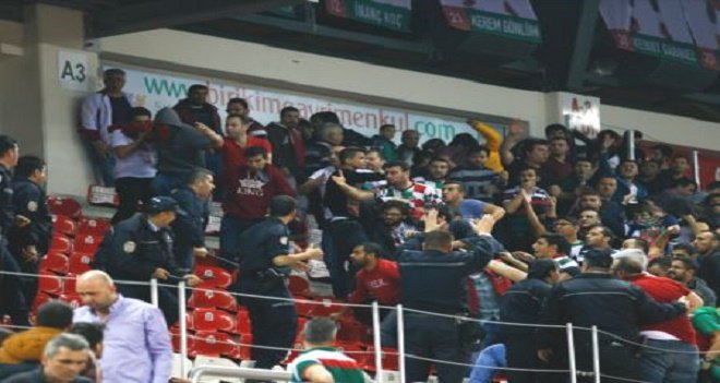 Pınar Karşıyaka-Fenerbahçe maçında olaylar çıktı!..