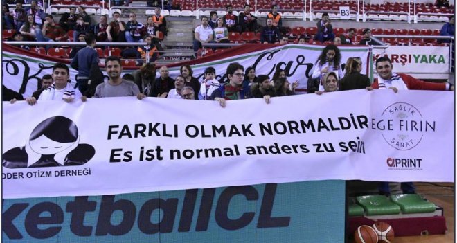 Pınar Karşıyaka, Skyliners maçında otizmli gençleri konuk etti