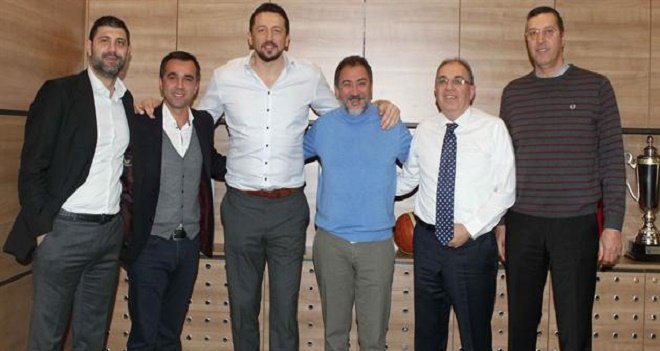 Pınar Karşıyaka Hidayet Türkoğlu'nu ziyaret etti