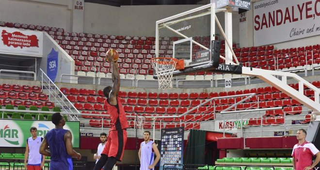 Pınar Karşıyaka ikinci sınavına İstanbul'da çıkıyor