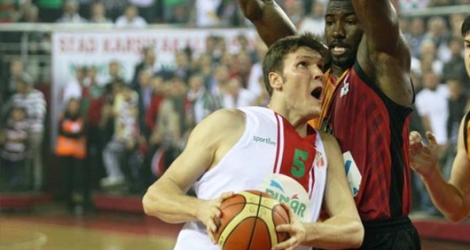 Pınar Karşıyaka İstanbul'da galibiyet arıyor