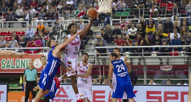 Pınar Karşıyaka, ligde başka Avrupa'da bambaşka...