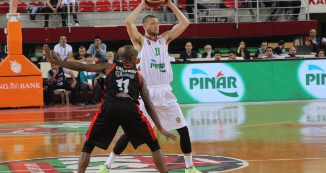 Pınar Karşıyaka son üç dakikada işi bitirdi...