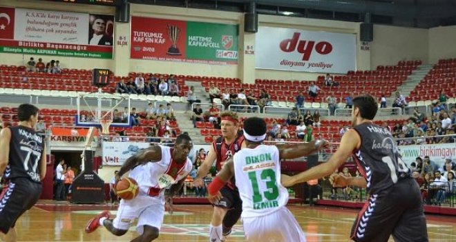 Pınar Karşıyaka, Uşak Sportif'e şans tanımadı