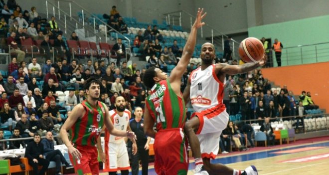 Pınar Karşıyaka, Uşak'tan galibiyetle dönüyor