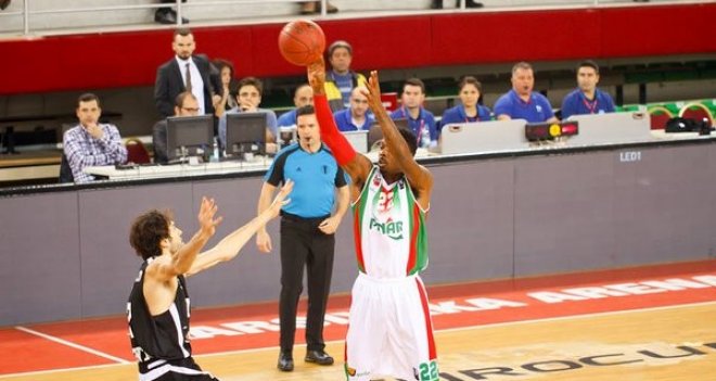 Pınar Karşıyaka'nın evinde boynu bükük...