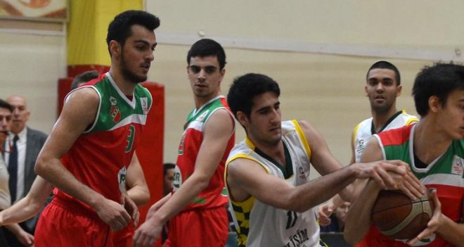 Pınar Karşıyaka'nın gençleri derbiyi kazandı