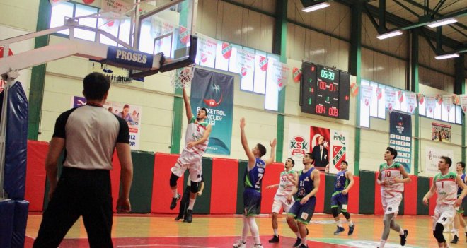 Pınar Karşıyaka'nın gençleri Tofaş'ı devirdi