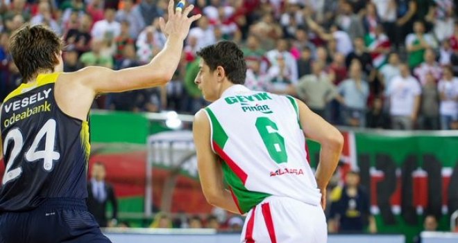 Pınar Karşıyaka'nın ''Kanarya'' keyfi