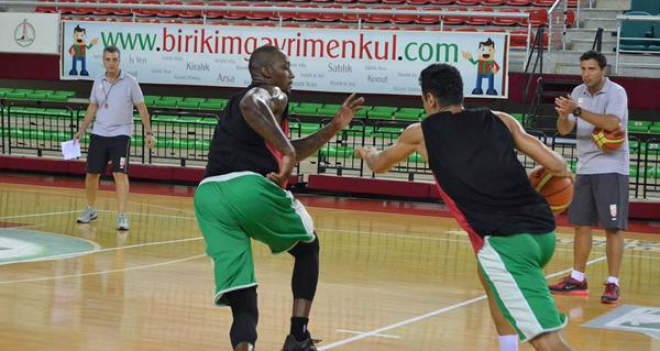 Pınar Karşıyaka'nın yenileri göz doldurdu