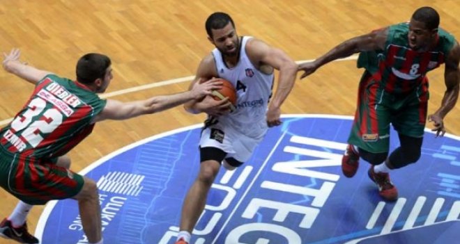 Pınar Karşıyaka'yı Lofton yaktı...