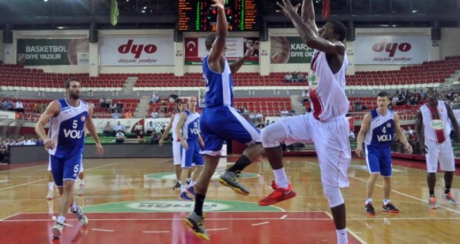 Pınar KSK, Palacios ve Gabriel'i bitirmek üzere...