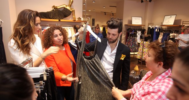 Pınar Tezcan ve Mert Aslan İzmirliler ile buluştu