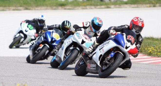 Pist sezonu renki başladı