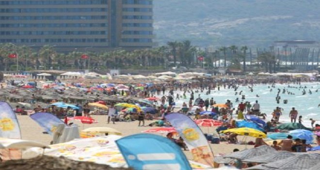 Plajlarda iğne atsan yere düşmeyecek...