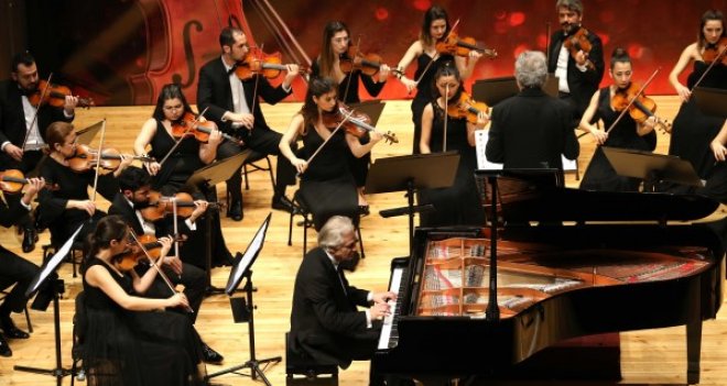 Polonyalı piyanist Marek Drewnowski ile KODA büyüledi