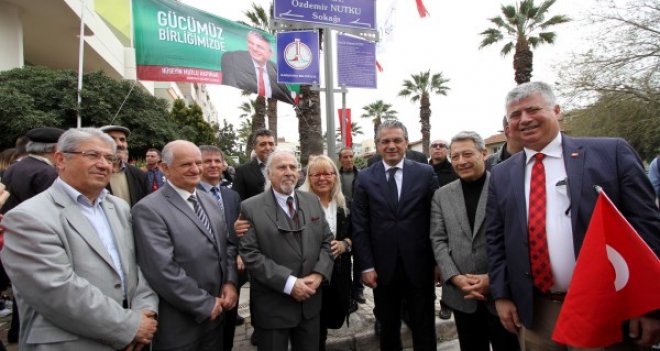 Prof.Dr.Özdemir Nutku’nun adı Bostanlı’da yaşadığı sokağa verildi