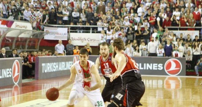 Rytas'ı sahaya gömen Pınar Karşıyaka çeyrek finalde