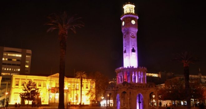 Saat Kulesi ''mor'' oldu