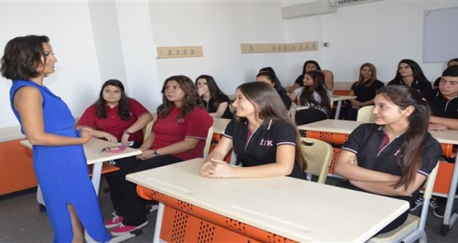 Sağlıkçı adayları ders başı yaptı