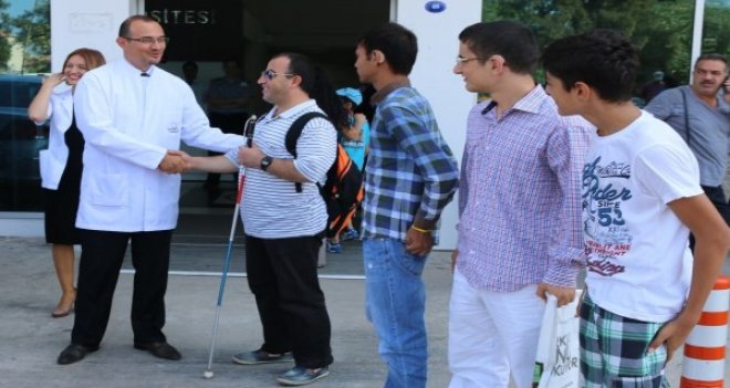 "Sağlıklı dişler, mutlu yüzler" İKÇÜ’de güldü