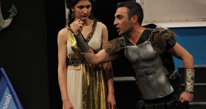 Sahne Tozu’ndan savaşa eleştirel bir bakış