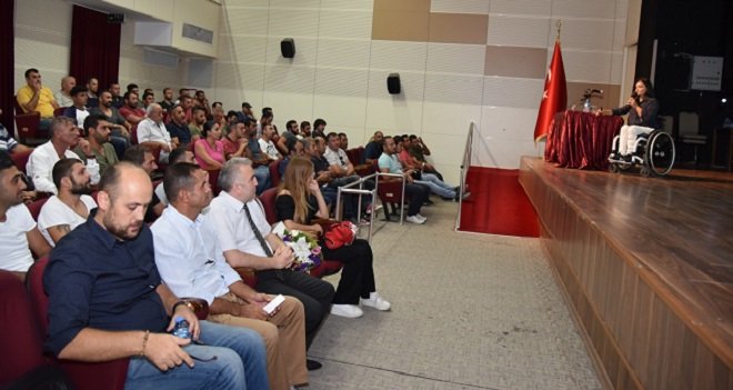 Şampiyon kalplere dokundu