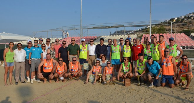 Şampiyon voleybolcular, Foça'da kürsüye çıktı
