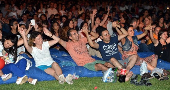 Sanatseverlere dopdolu program