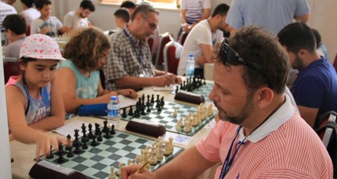 Satrancın ustaları Çeşme'de buluştu