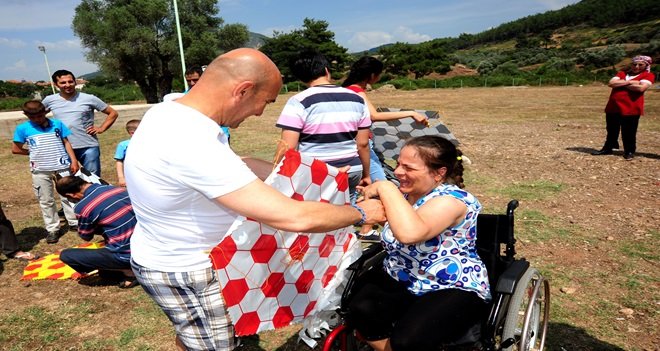 SEFERİHİSAR'DA ENGELSİZ EĞLENCE