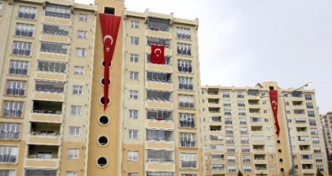 Şehidin Karşıyaka'daki baba ocağına ateş düştü