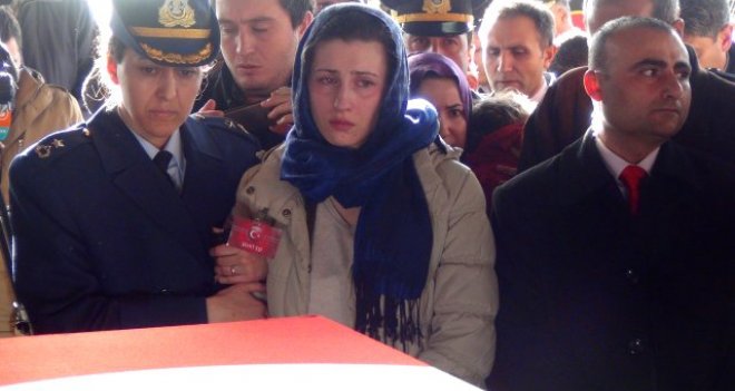 Şehit Pilot son yolculuğuna göz yaşlarıyla uğurlandı