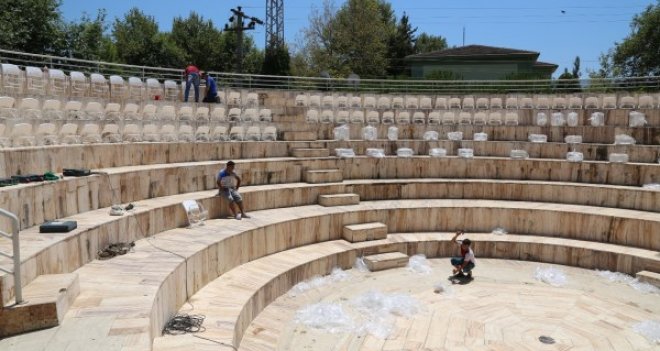 SELÇUK'TA AMFİ TİYATRO YENİLENİYOR