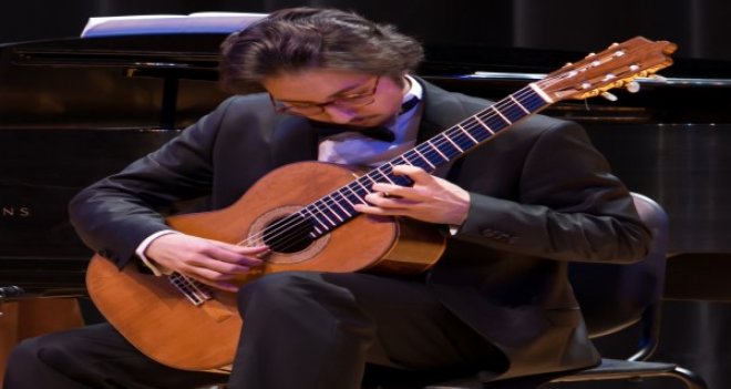 Senfoni'de gitar esintisi