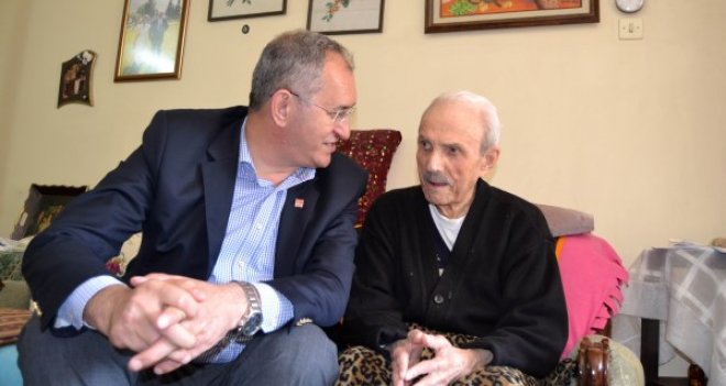 Sertel, CHP’nin efsane ismi İbrahim Yılmaz’ı evinde ziyaret etti