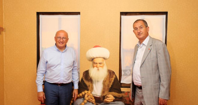 Sertel ve Çakırözer İzmir’deki Eskişehir’i gezdi