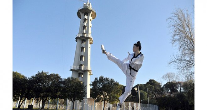 Simge, Avrupa biletini kaptı