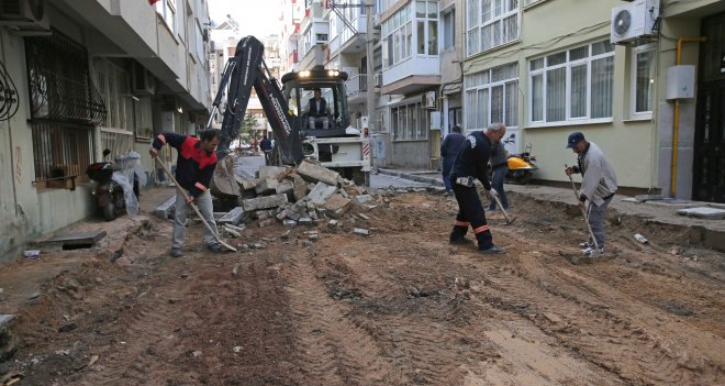 Sokaklar yenileniyor, Karşıyaka güzelleşiyor