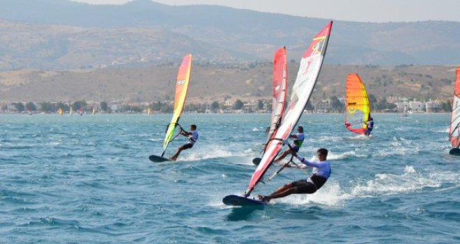 Sörf rüzgârı bu hafta Çandarlı'da esecek