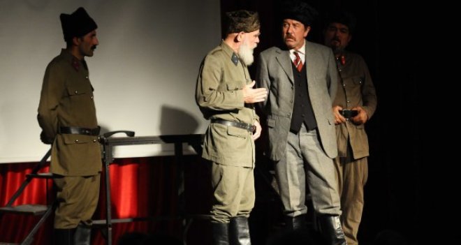 "Şu Çılgın Türkler", ayakta alkışlandı